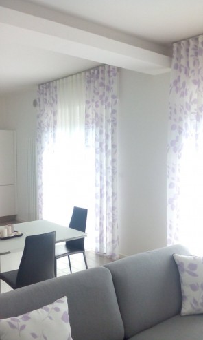 tende verona arredamento mariano tende con #fantasie in #viola #tessuti #cuscini #verona #purplecurtain #interiordesign #marianotende negozi tende verona 