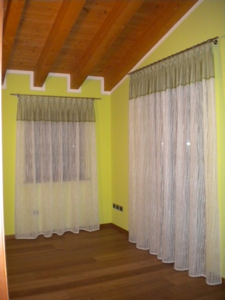 tenda tradizionale con balza di tulle