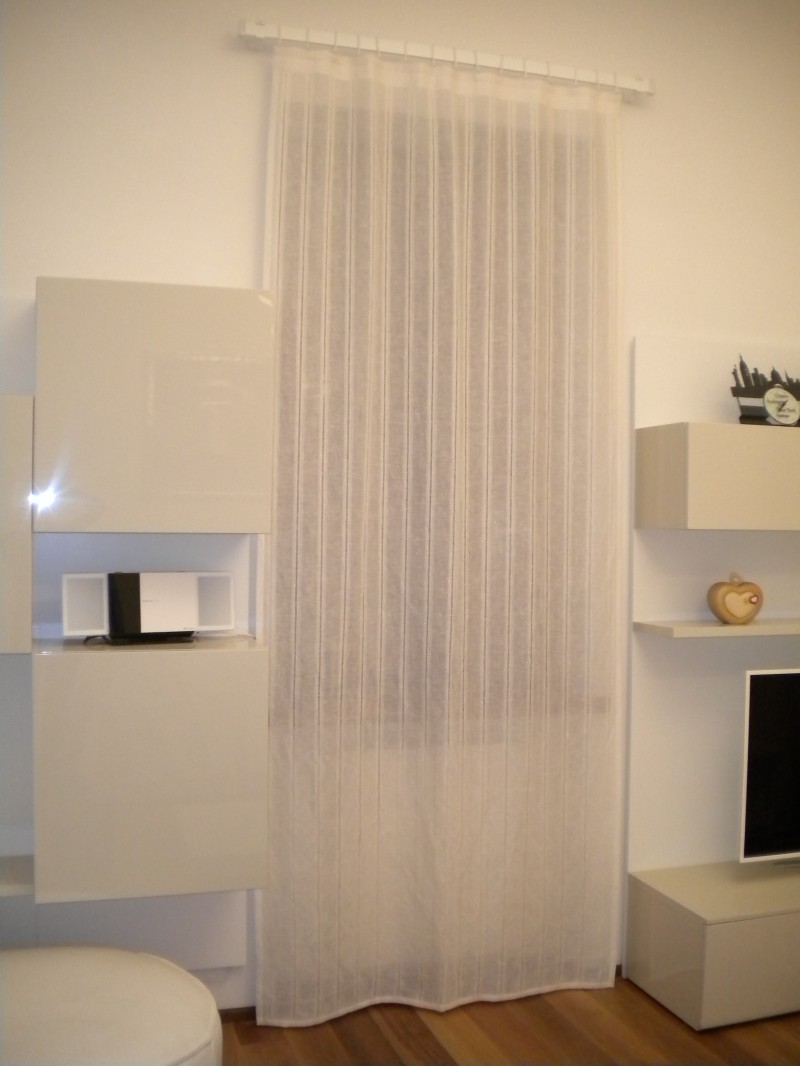 Tenda lino e lurex argento con profilo a barra laccato lucido bianco e swarovsky- arredamento mariamo tende verona