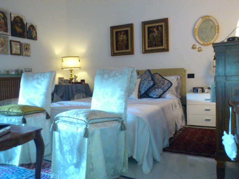 verona negozio tende e tessuti, verona complementi d'arredo, Arredamento Mariano complementi e accessori d'arredo: cuscini, copriletti, copritavoli, rivestimenti poltrone, camice per sedie, passamanerie e decorazioni in tessuto.