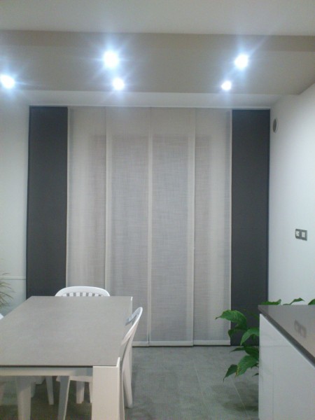 Tenda a 6 pannelli scorrevoli lino bianco lurex e grigio piombo opaco, arredamento mariano, verona, tende verona, negozio tessuti verona, negozi tende verona
