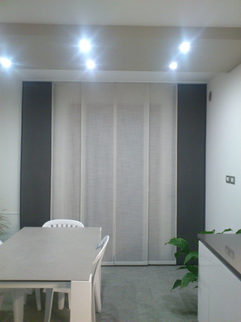 Tenda a 6 pannelli scorrevoli lino bianco lurex e grigio piombo opaco, arredamento mariano, verona, tende verona, negozio tessuti verona, negozi tende verona