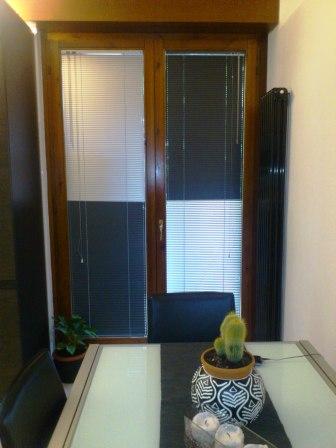 tende verona, veneziana a due colori: grigio piombo e bianco perla, negozio tende verona arredamento mariano