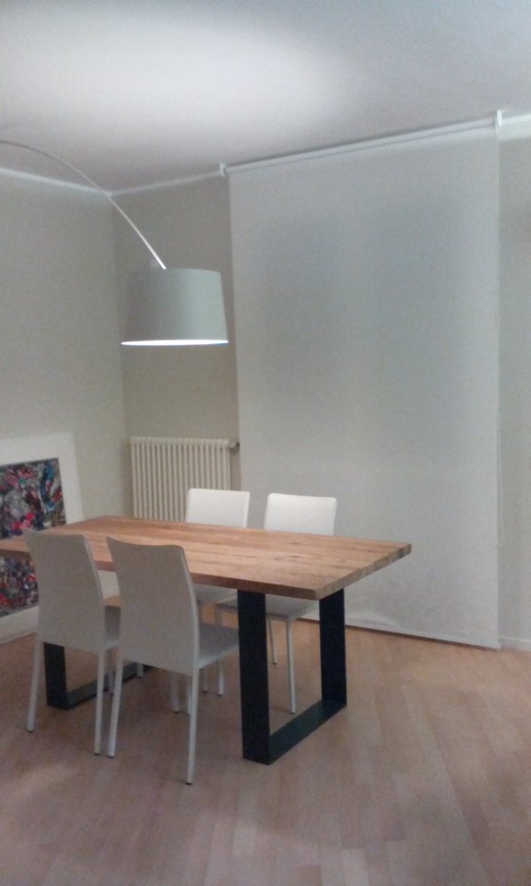 #Tenda a rullo semitrasparente in un #internominimale #tendetecniche #verona #marianotende #interiordesign #tessuti